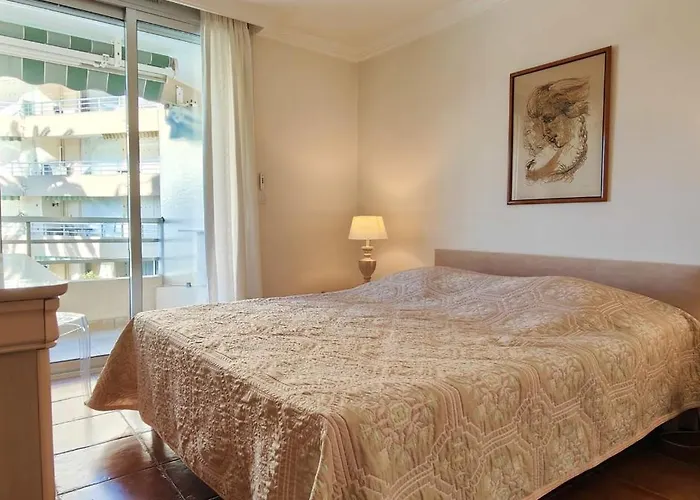 50 M Cocoon Of With A Common Shared Pool Apartment Saint-Raphaël