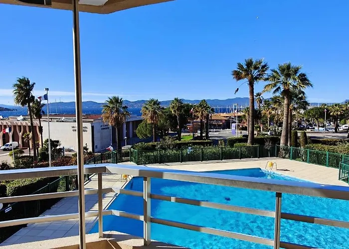 Apartment 50 M Cocoon Of With A Common Shared Pool Saint-Raphaël