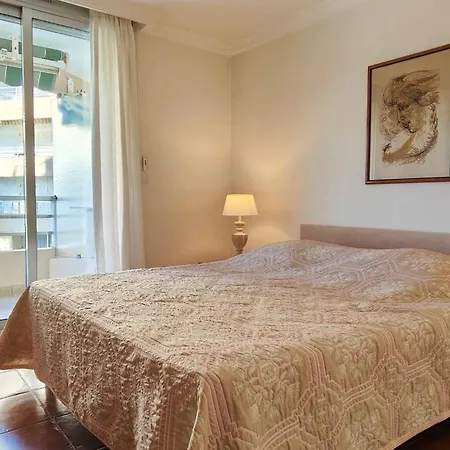 50 M Cocoon Of With A Common Shared Pool Apartament Saint-Raphaël