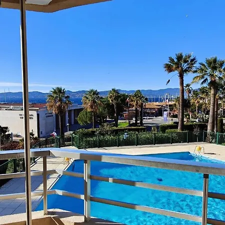 Apartament 50 M Cocoon Of With A Common Shared Pool Saint-Raphaël