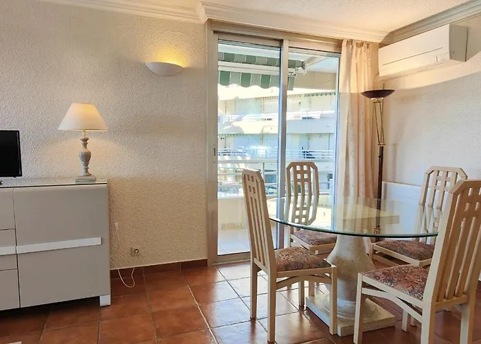 50 M Cocoon Of With A Common Shared Pool Apartmán *