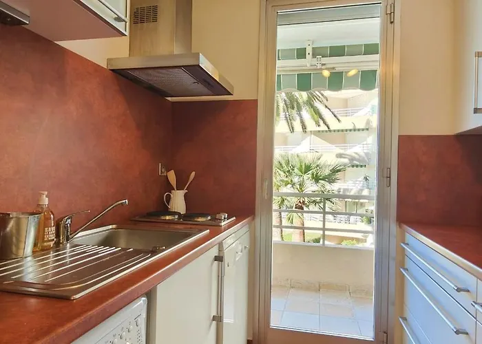 Apartmán 50 M Cocoon Of With A Common Shared Pool Saint-Raphaël